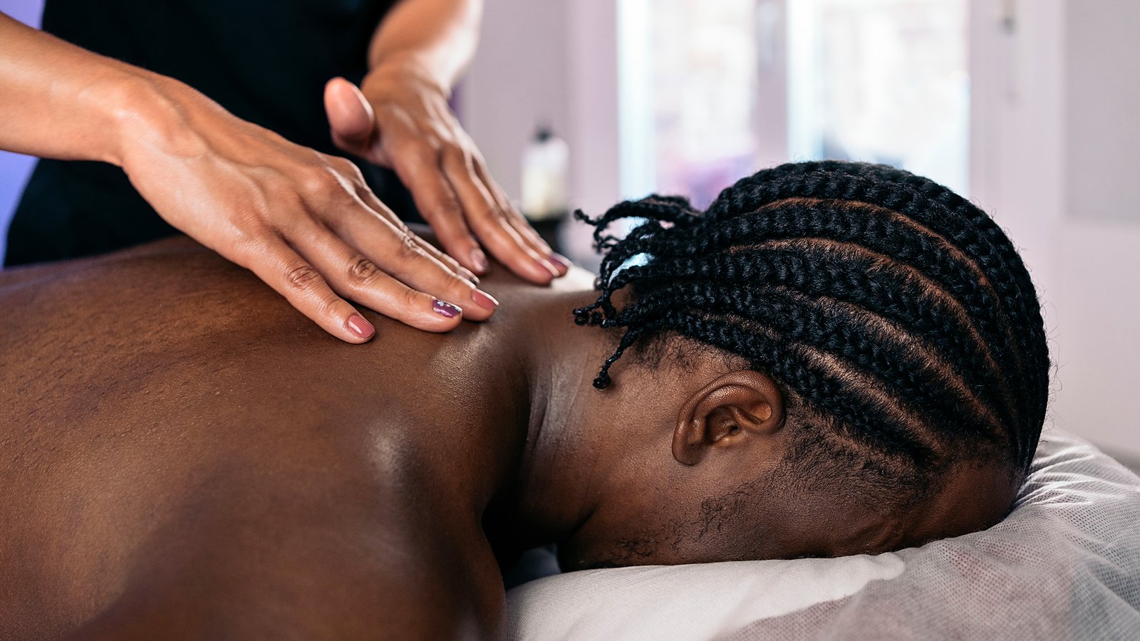 closeup_man_receiving_massage_1448375896