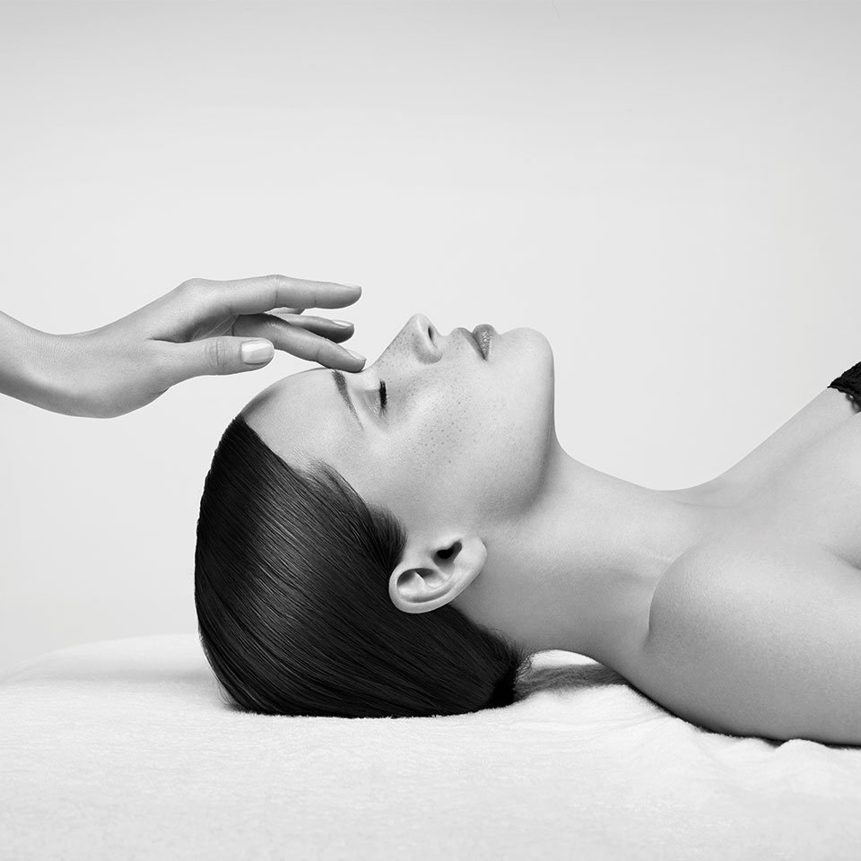 Rituel Secrets de Sothys — Visage & Corps 2h30 Carte cadeau Rituel Secrets de Sothys visage et corps 2h30 au Spa de Caroline, soin d’exception alliant gommage, modelage, soin visage haute performance et relaxation profonde.